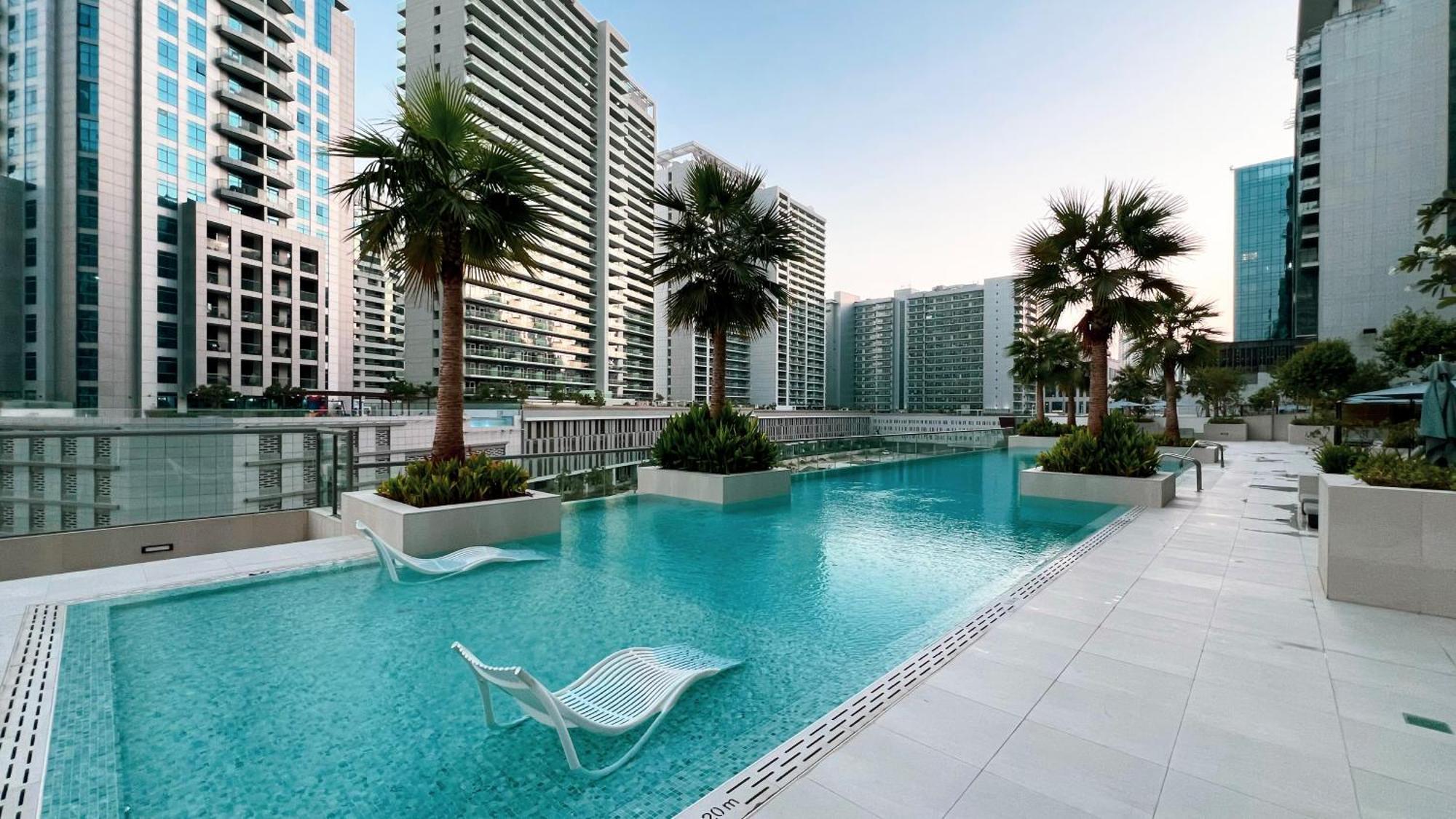 Lägenhet Luxurious New Studio! 2 Double Beds! Sleek Design & High-end Amenities In Downtown Dubai