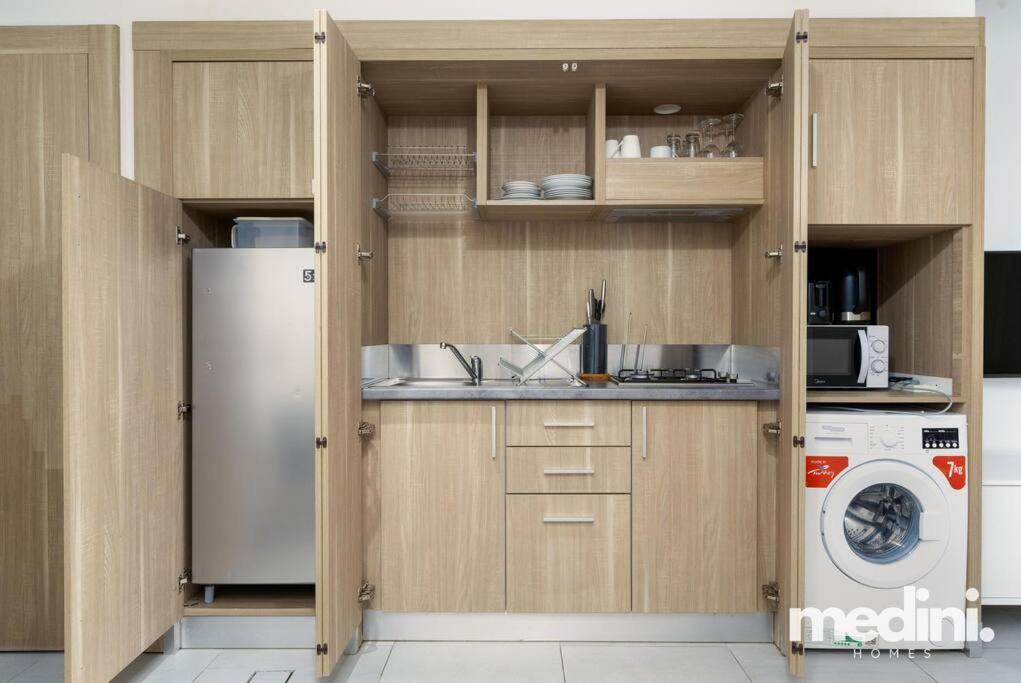 Large In Jvc - Apartament
