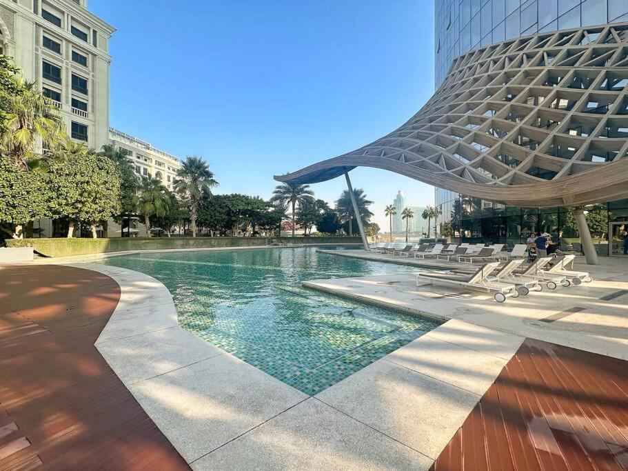 Appartement First Class Waterfront Luxury With Pool, Gym & Balcony Views Dubaï