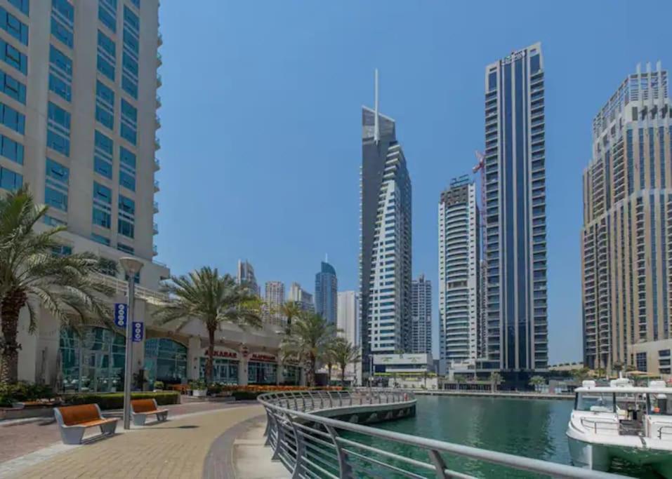 Appartement Royal Marina Experience Lavish 2br Waterfront View Dubaï