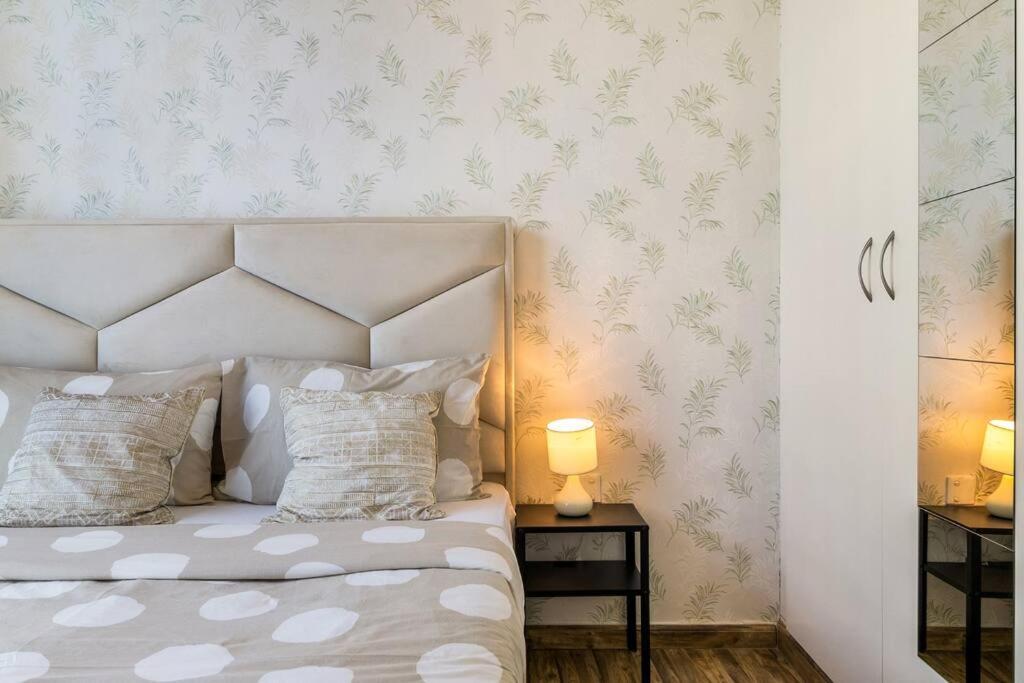 Royal Marina Experience Lavish 2br Waterfront View Appartement
