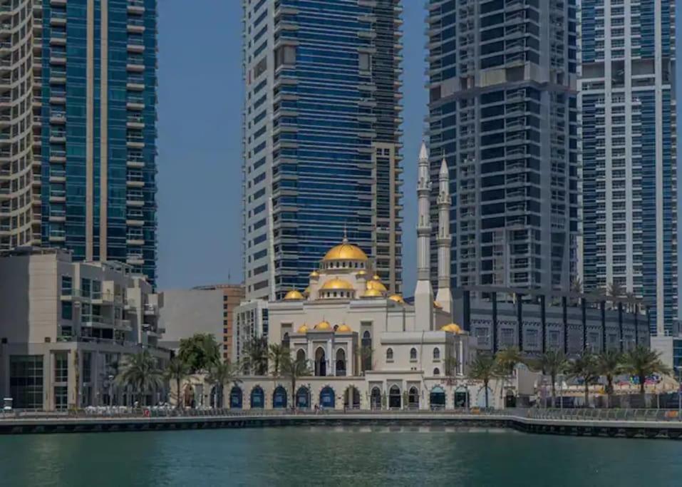 Royal Marina Experience Lavish 2br Waterfront View Dubaï
