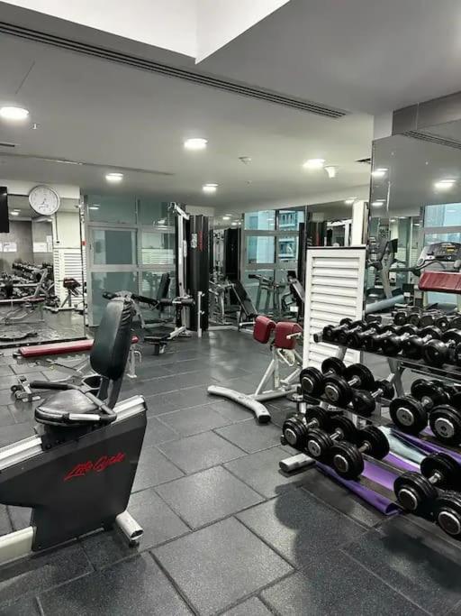 Royal Marina Experience Lavish 2br Waterfront View Appartement Dubaï