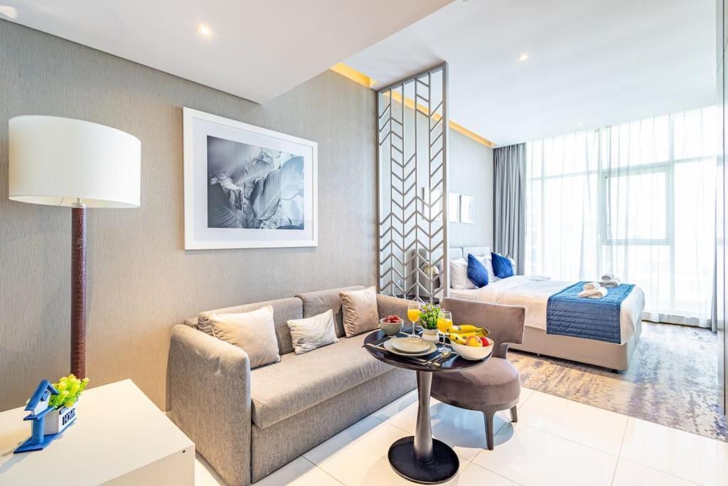 Chic With Balcony - Canal Bay & Pool Views * Dubái