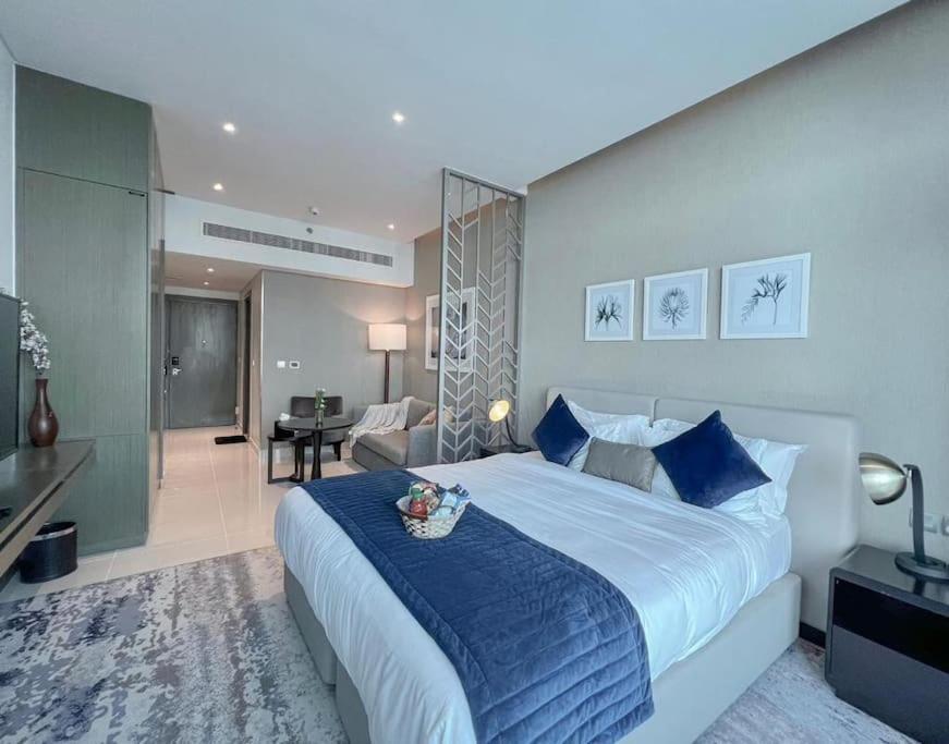 Chic With Balcony - Canal Bay & Pool Views Dubái