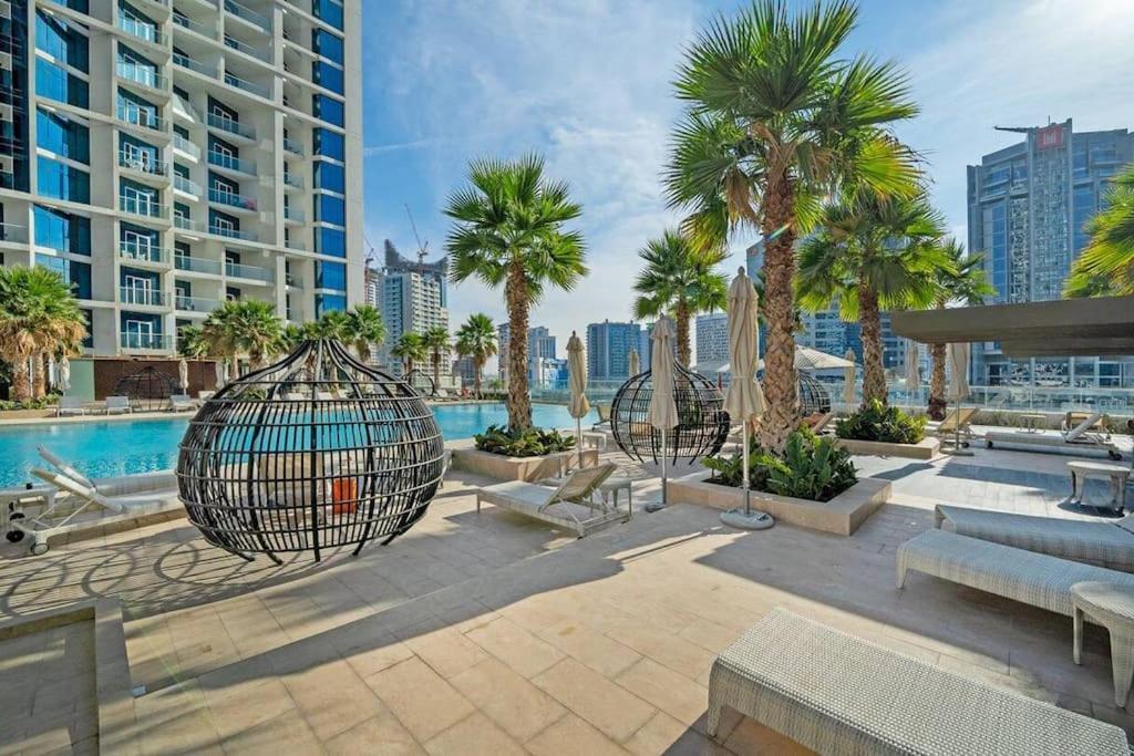 Chic With Balcony - Canal Bay & Pool Views Apartamento