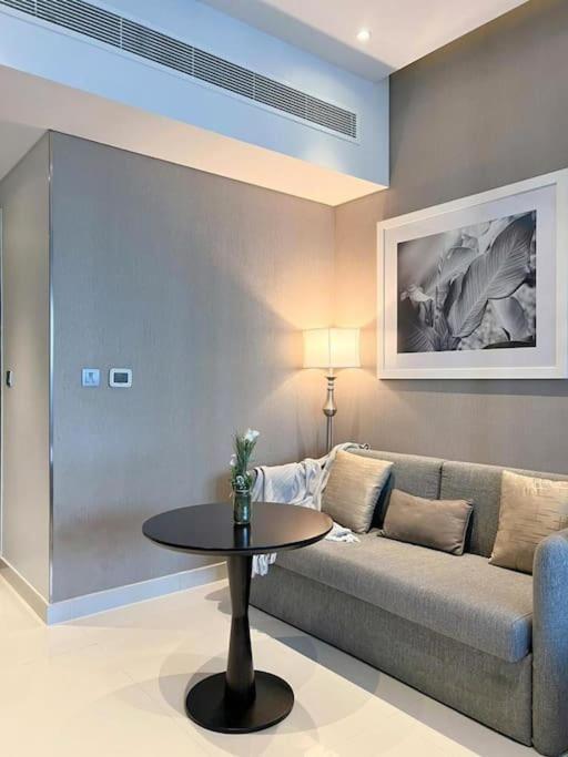 Chic With Balcony - Canal Bay & Pool Views Apartamento *