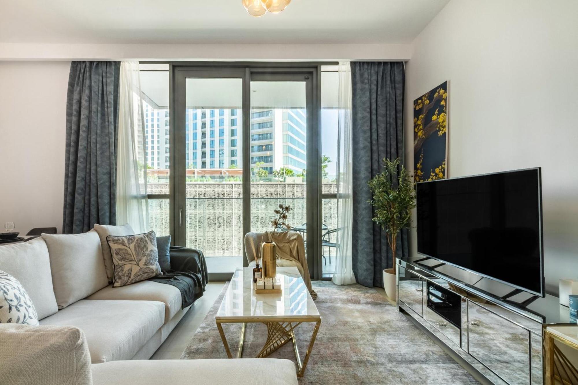 Classy Downtown Bliss With Mall Access Apartamento