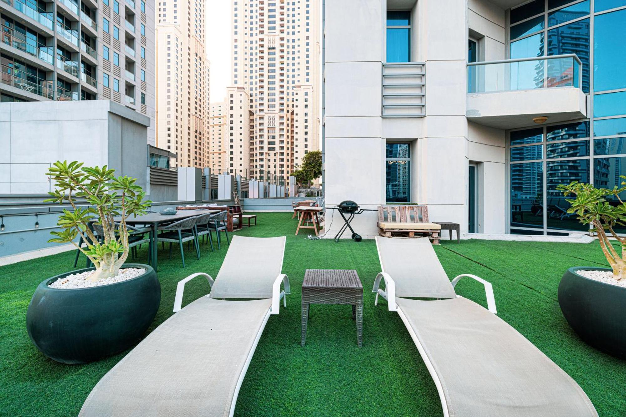 With Private Pool & Huge Terrace Overlooking The Marina Casa vacanze Dubai