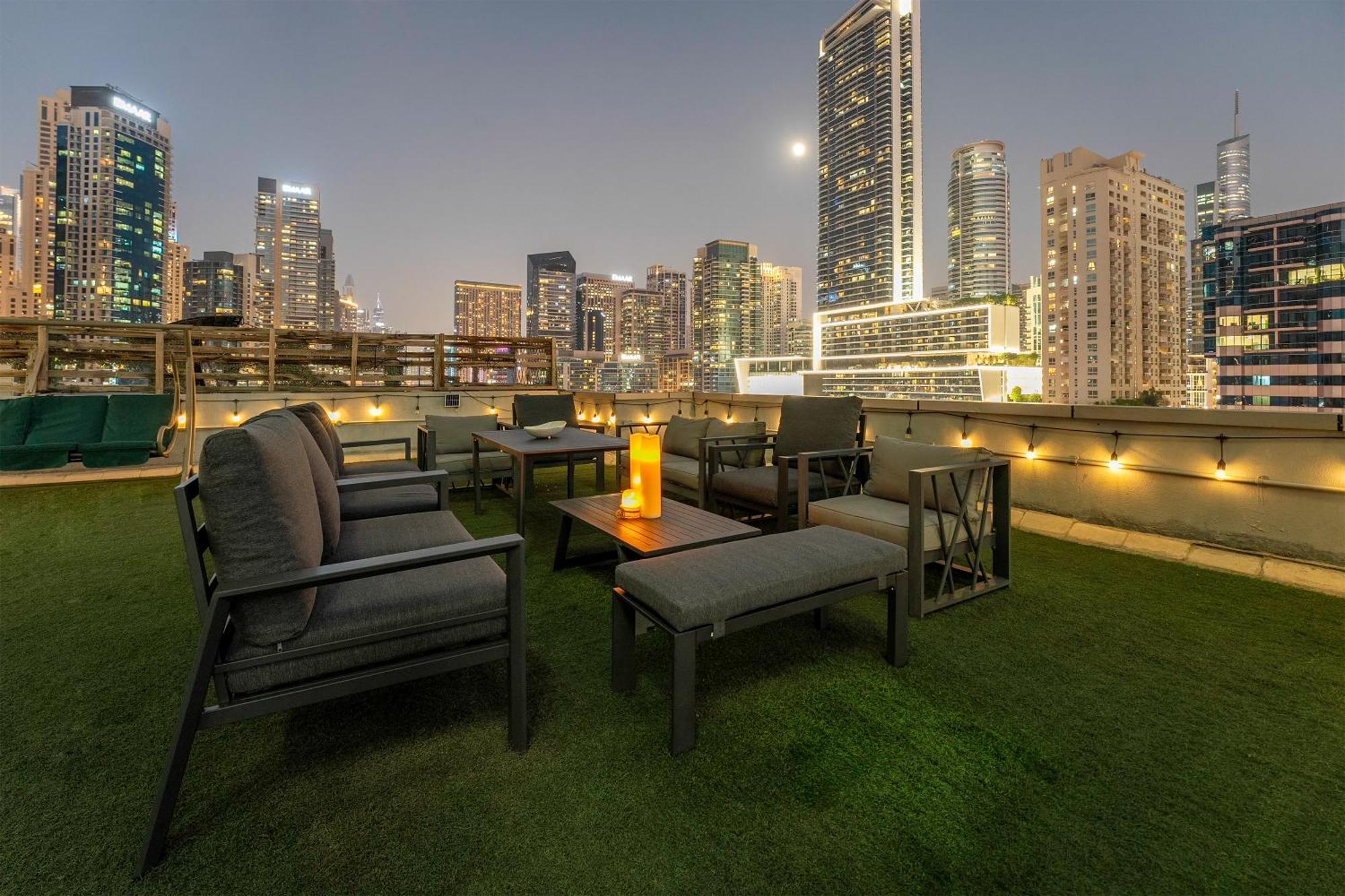 With Private Pool & Huge Terrace Overlooking The Marina Casa vacanze Dubai
