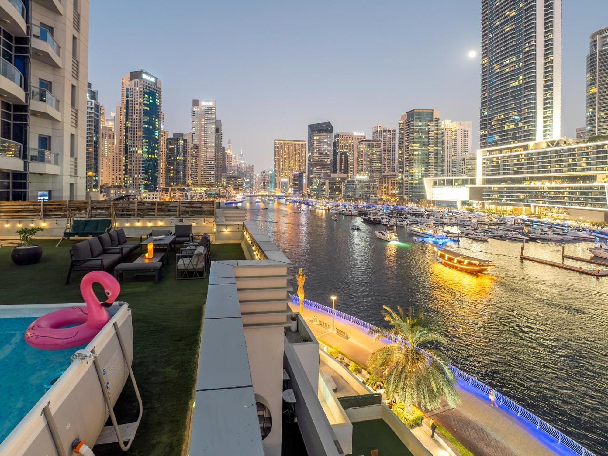 With Private Pool & Huge Terrace Overlooking The Marina Casa vacanze Dubai
