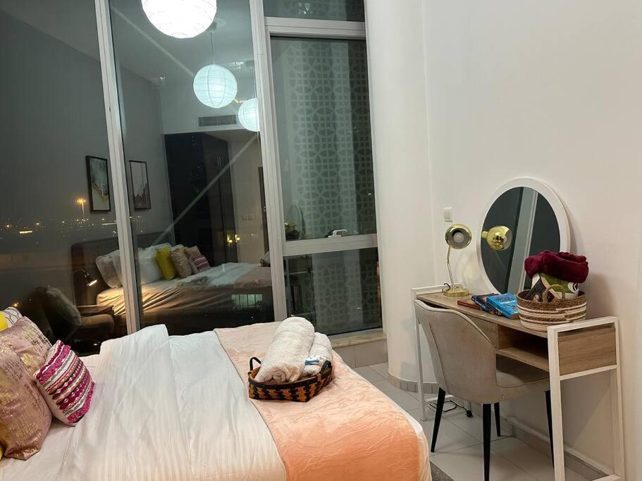 Apartamento Cozy 1bhk Apartment-dubai Marina Dubái