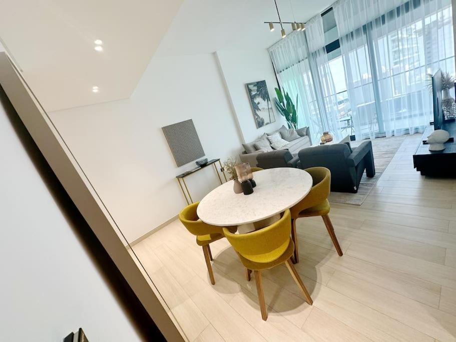 Luxury Apartment, Prime Location New And Stylish * Dubái