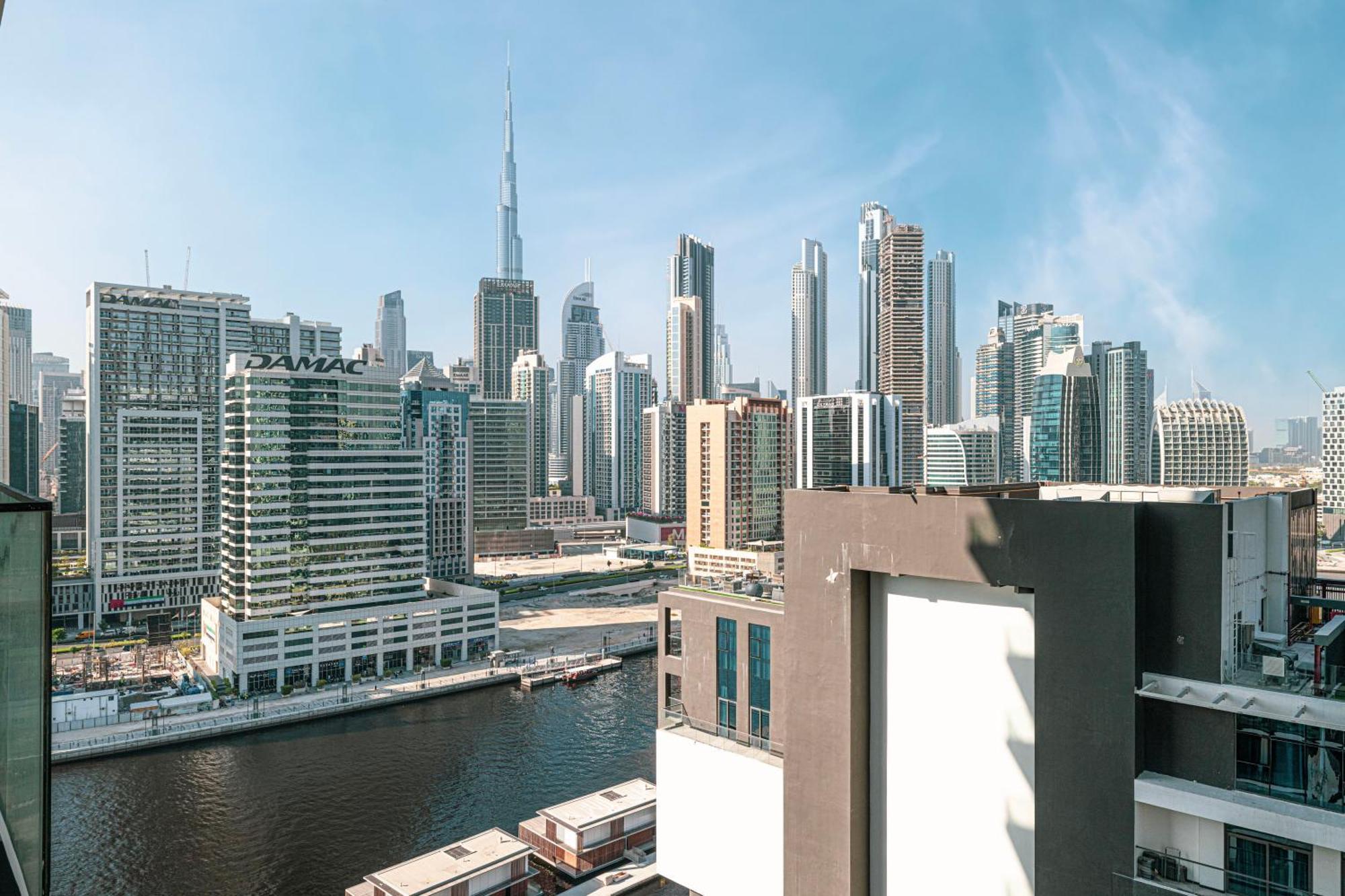 Luxury 2br Burj View & Jacuzzi Apartment Dubai