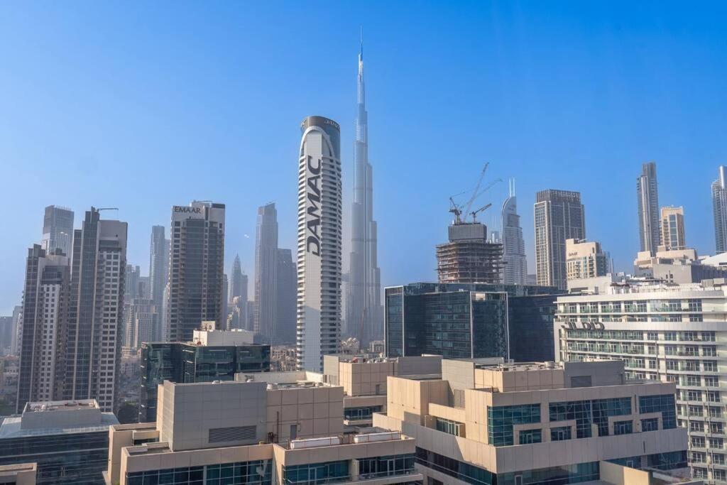 Apartment Exquisite In Downtown Burj Khalifa Views With Stunning Pool Dubai