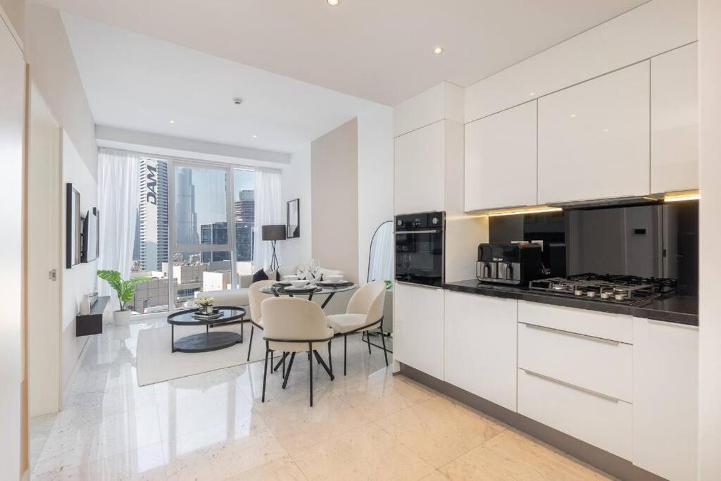 Exquisite In Downtown Burj Khalifa Views With Stunning Pool * Dubai