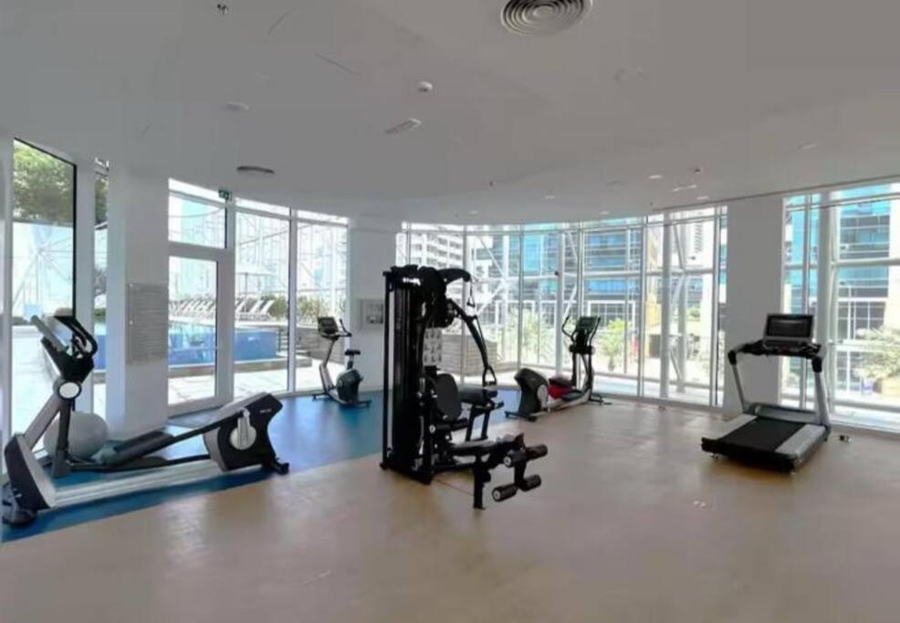 Apartment Exquisite In Downtown Burj Khalifa Views With Stunning Pool Dubai