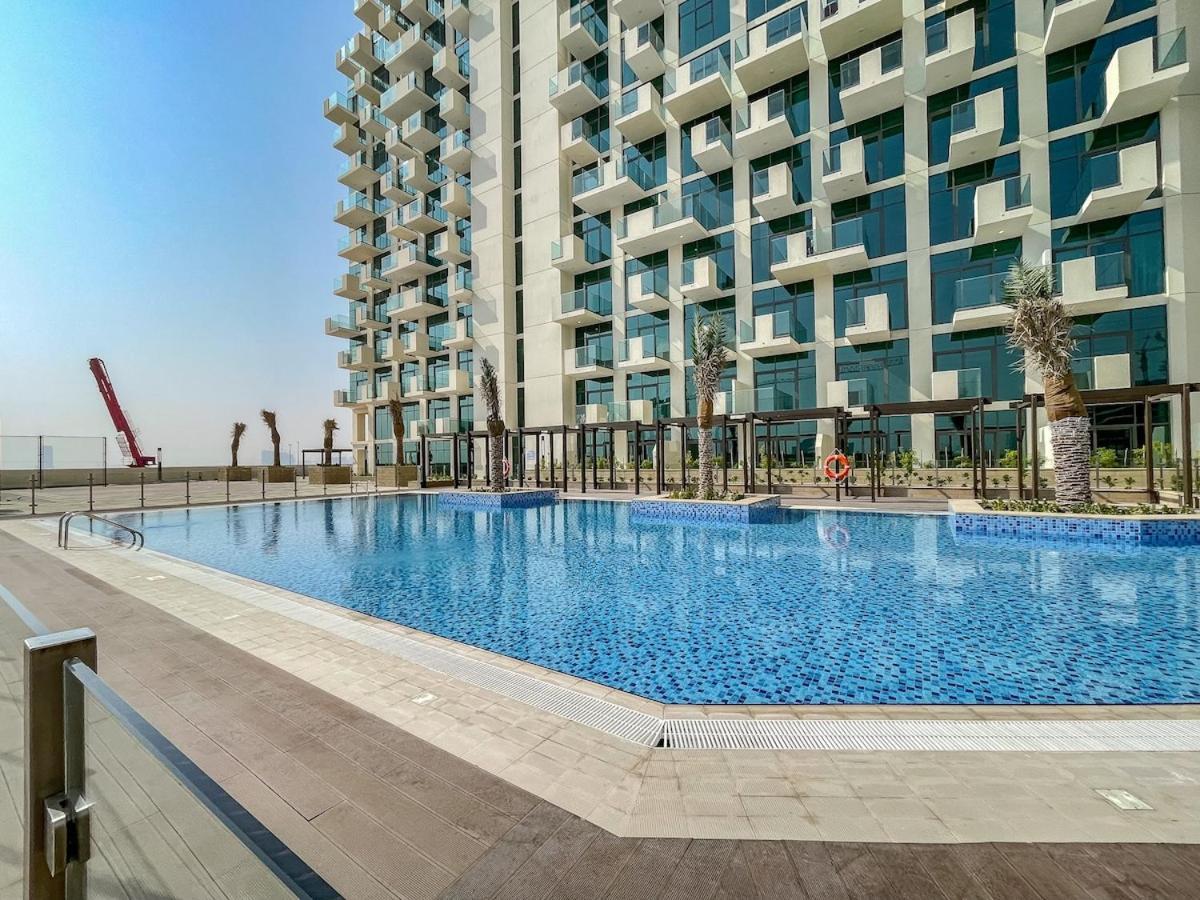 Lägenhet Wonderful With Balcony At Farhad Azizi Dubai