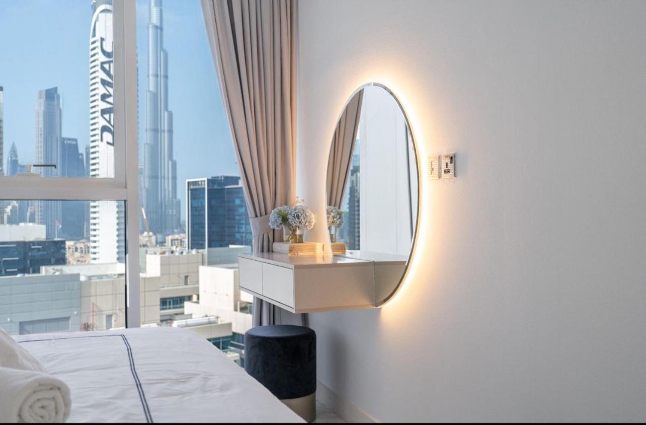 Exquisite In Downtown Burj Khalifa Views With Stunning Pool Apartment