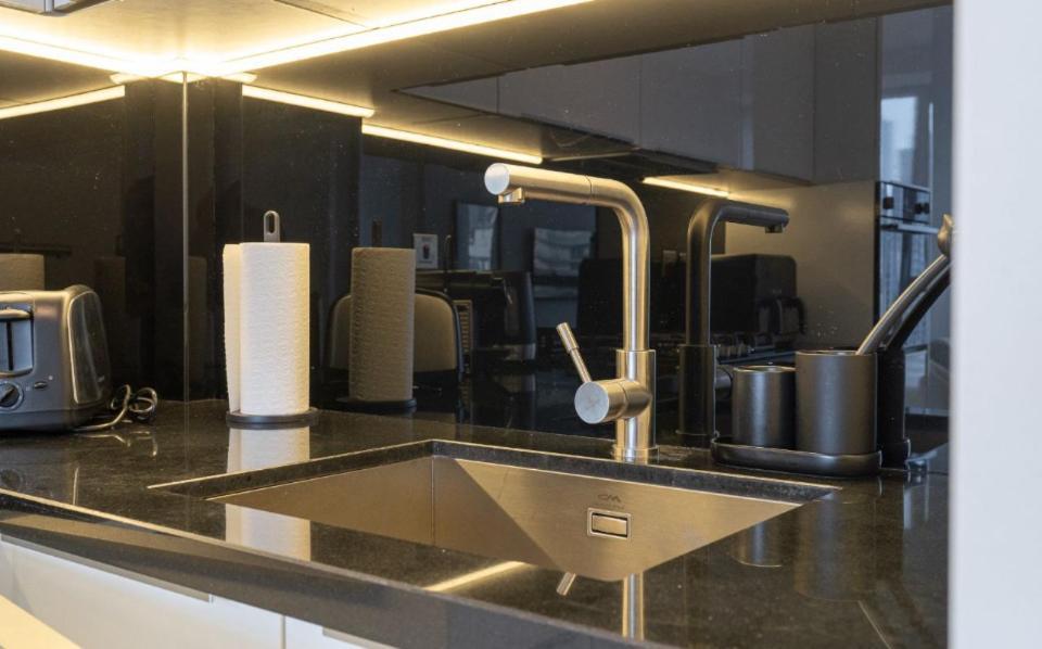 Exquisite In Downtown Burj Khalifa Views With Stunning Pool Apartment *