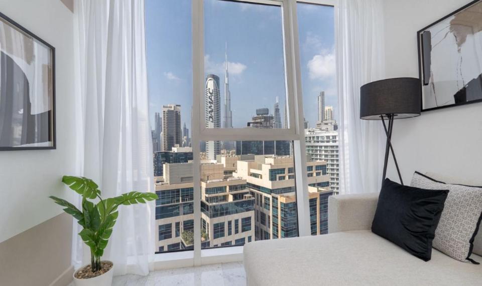Exquisite In Downtown Burj Khalifa Views With Stunning Pool Apartment Dubai