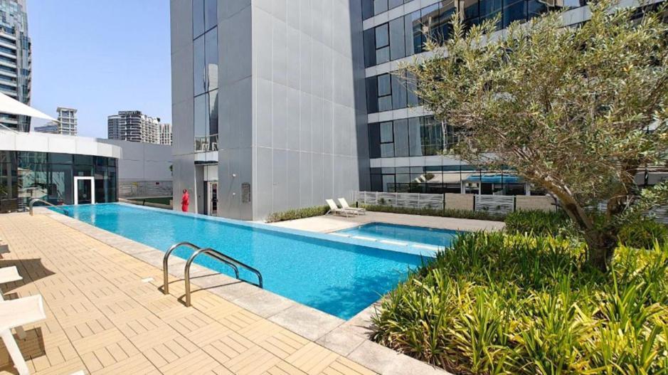 Exquisite In Downtown Burj Khalifa Views With Stunning Pool * Dubai