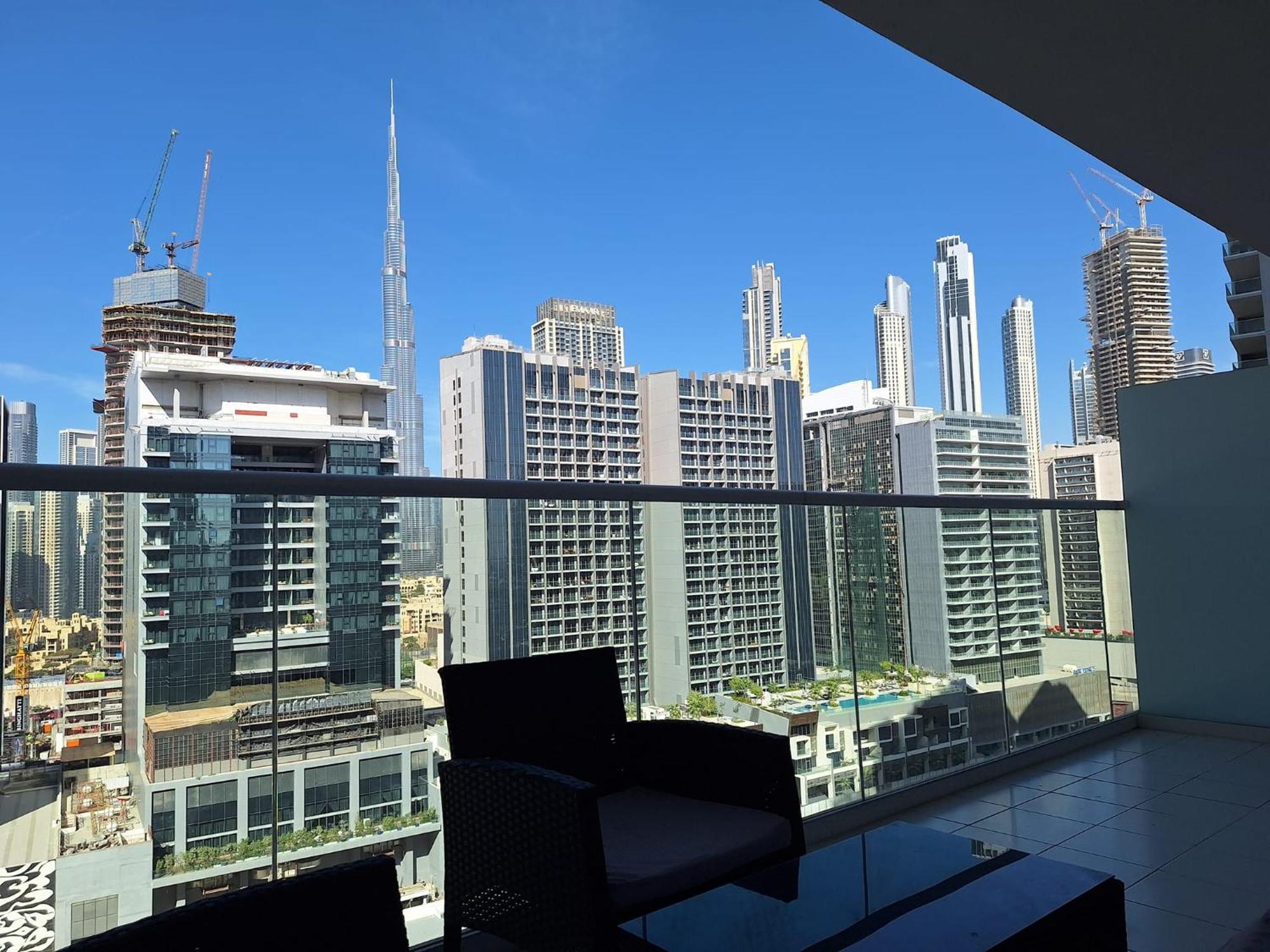 Burj Khalifa View! Modern 2br In Dubai's Business Bay Apartemen Dubai
