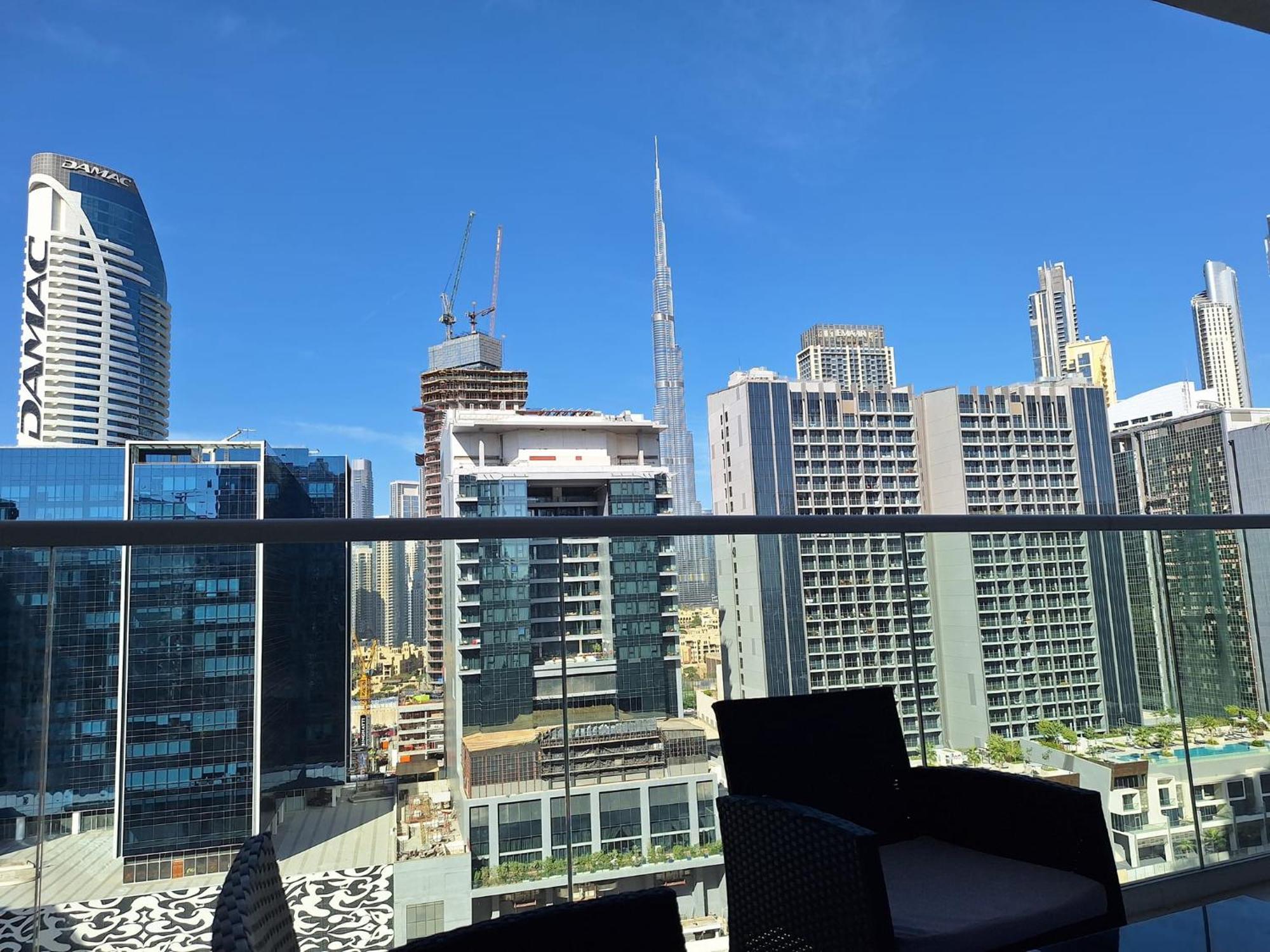 Burj Khalifa View! Modern 2br In Dubai's Business Bay Apartemen *