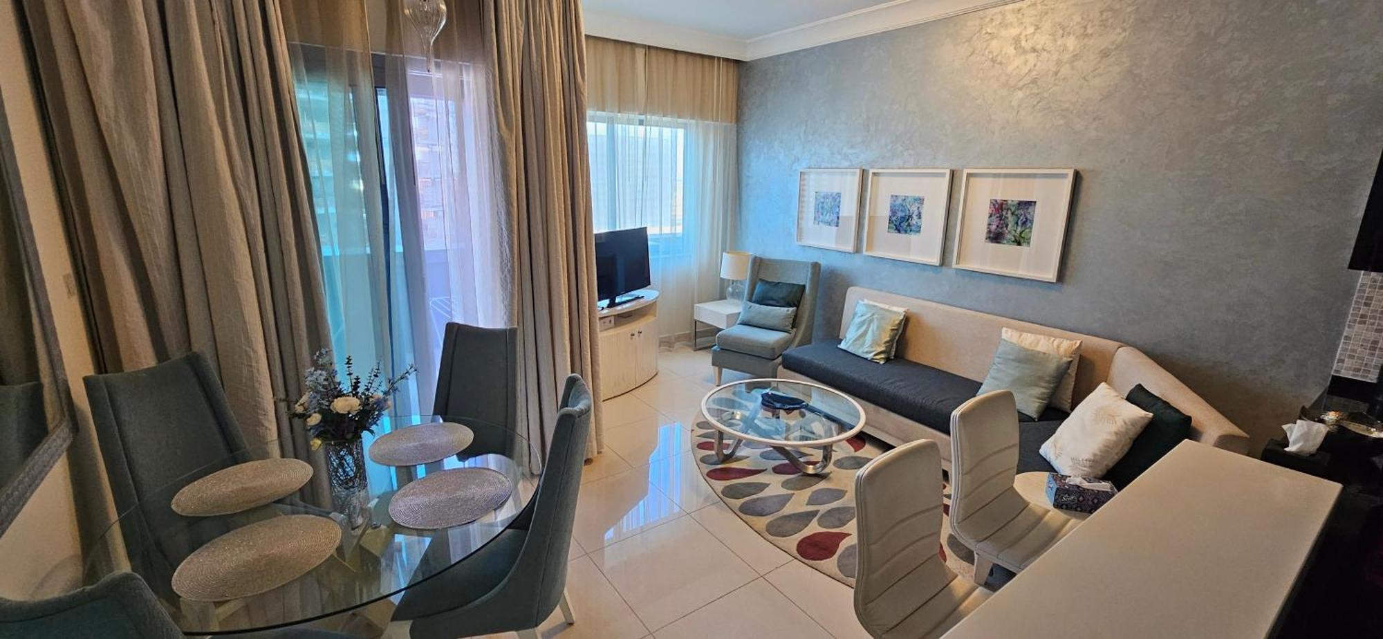 Superb 1 Bedroom Next To Burj Khalifa And Mall *