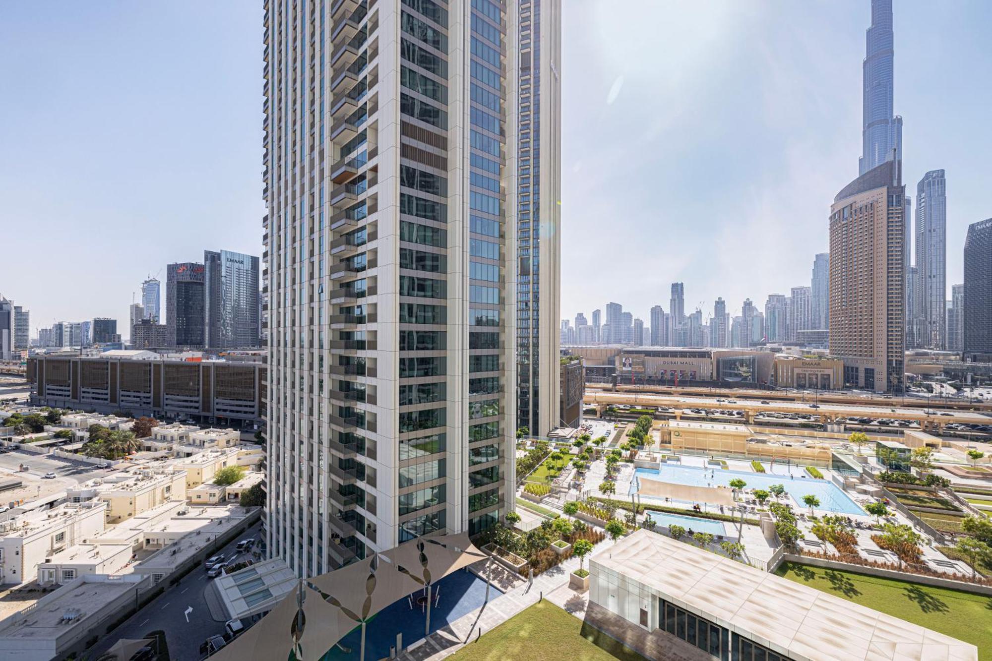 Mall Connected! Amazing Burj Khalifa View! Excellent Pool & Gym Access! *