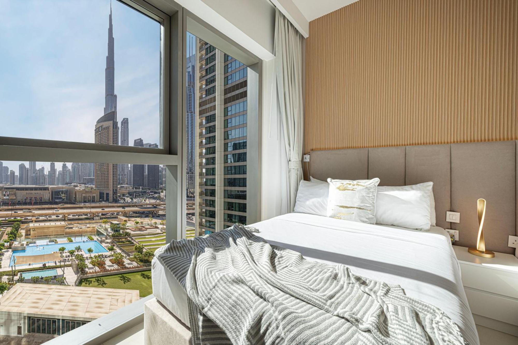 Mall Connected! Amazing Burj Khalifa View! Excellent Pool & Gym Access! Dubaï