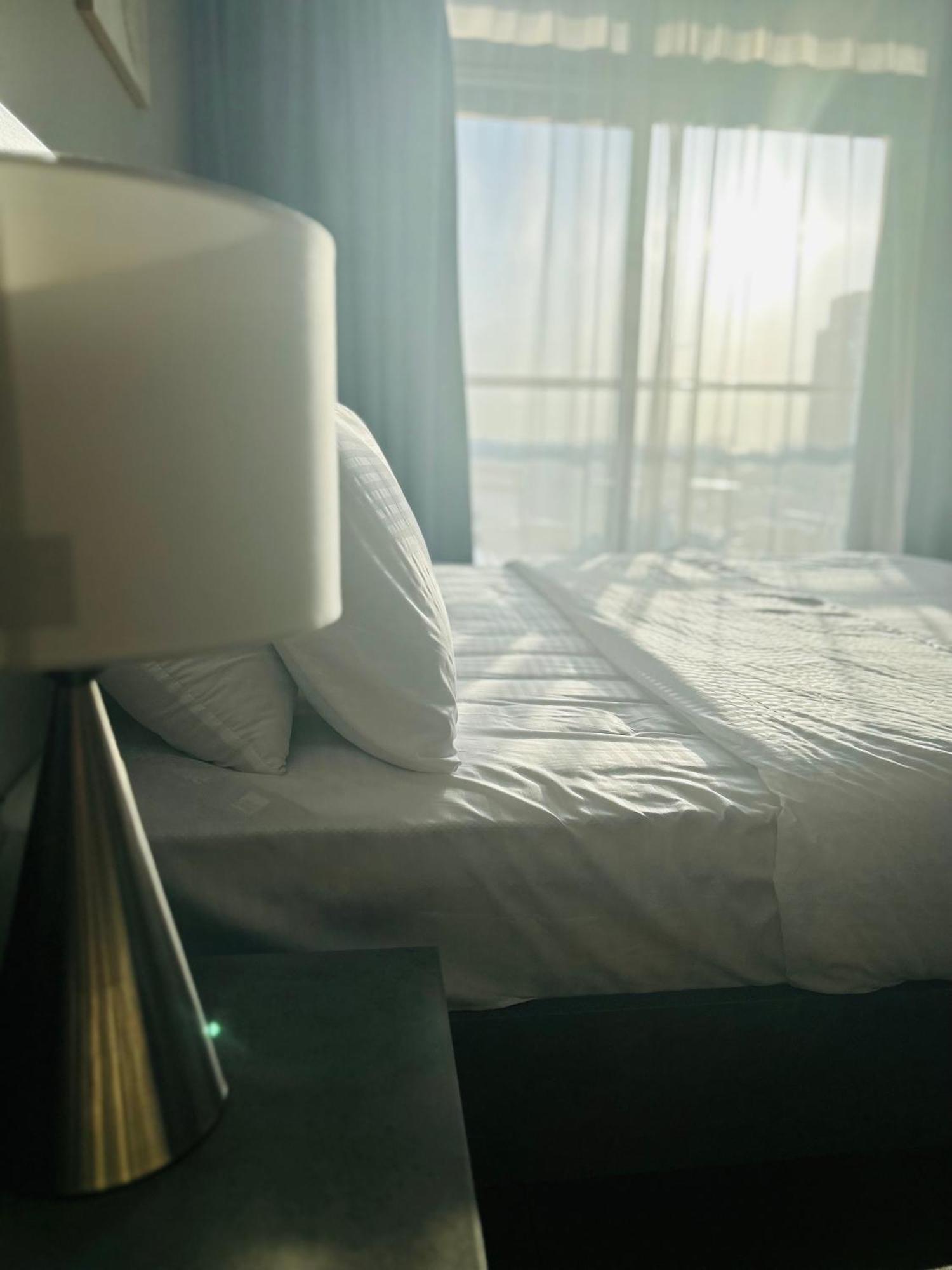 Chic Near Metro ! Apartemen