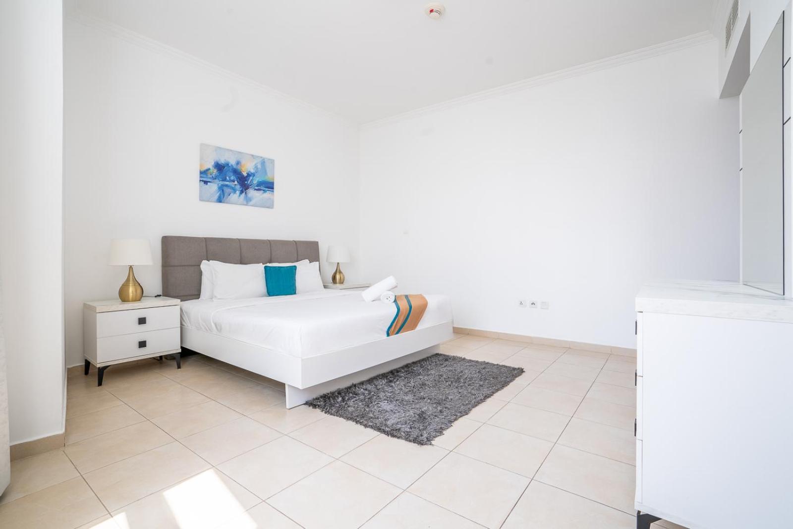 Rh- Modern Elegance 2br, Prime Location, Walk To Mall Apartemen Dubai