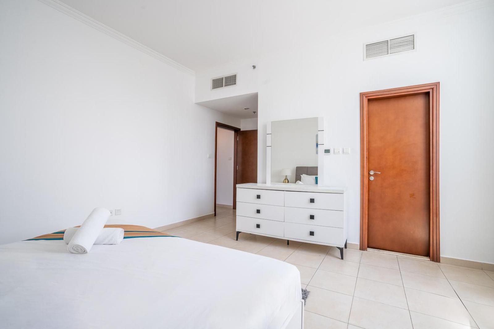Apartemen Rh- Modern Elegance 2br, Prime Location, Walk To Mall Dubai