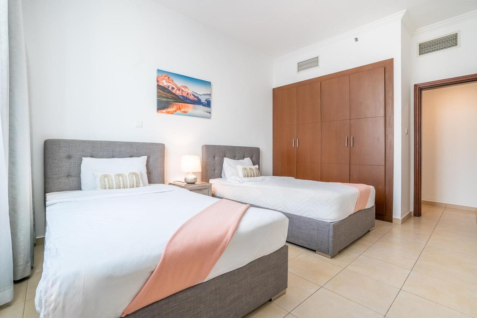 Apartemen Rh- Modern Elegance 2br, Prime Location, Walk To Mall