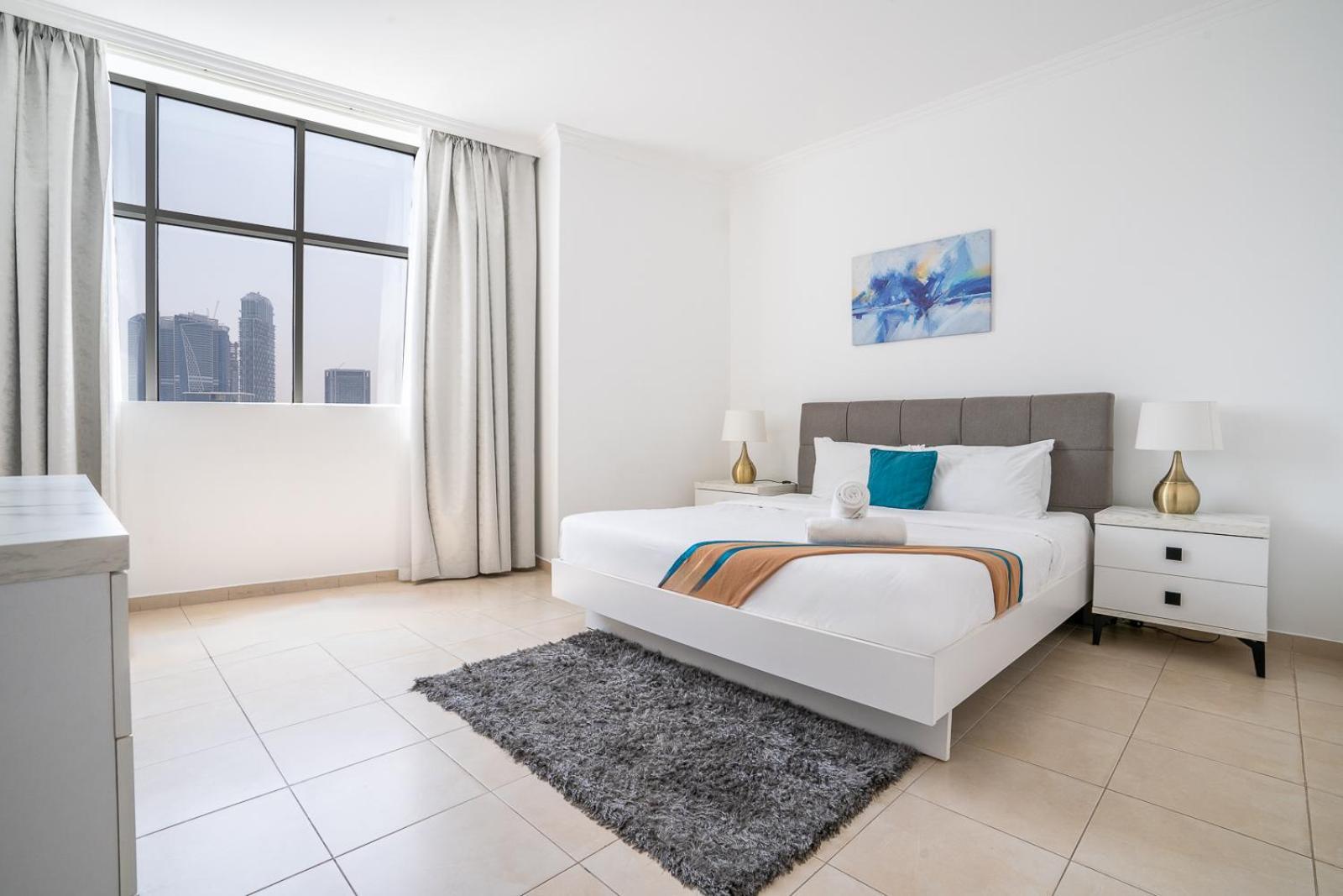 Rh- Modern Elegance 2br, Prime Location, Walk To Mall Apartemen