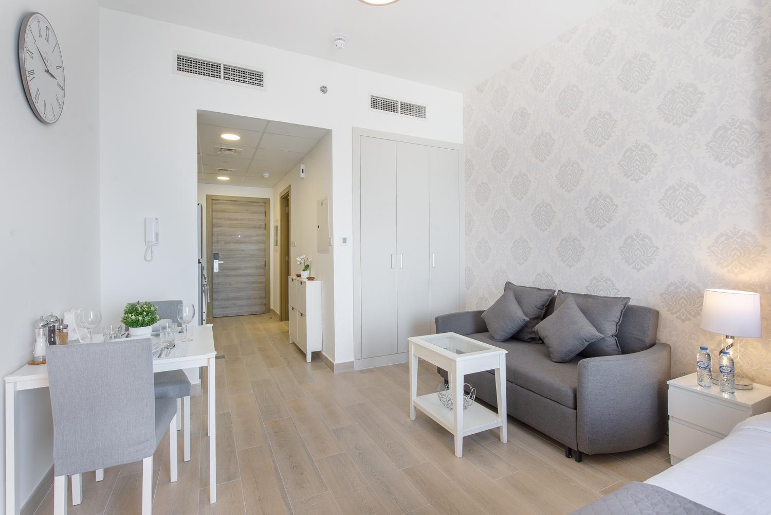 Apartment On 26th Floor & Beautiful Views Dubai