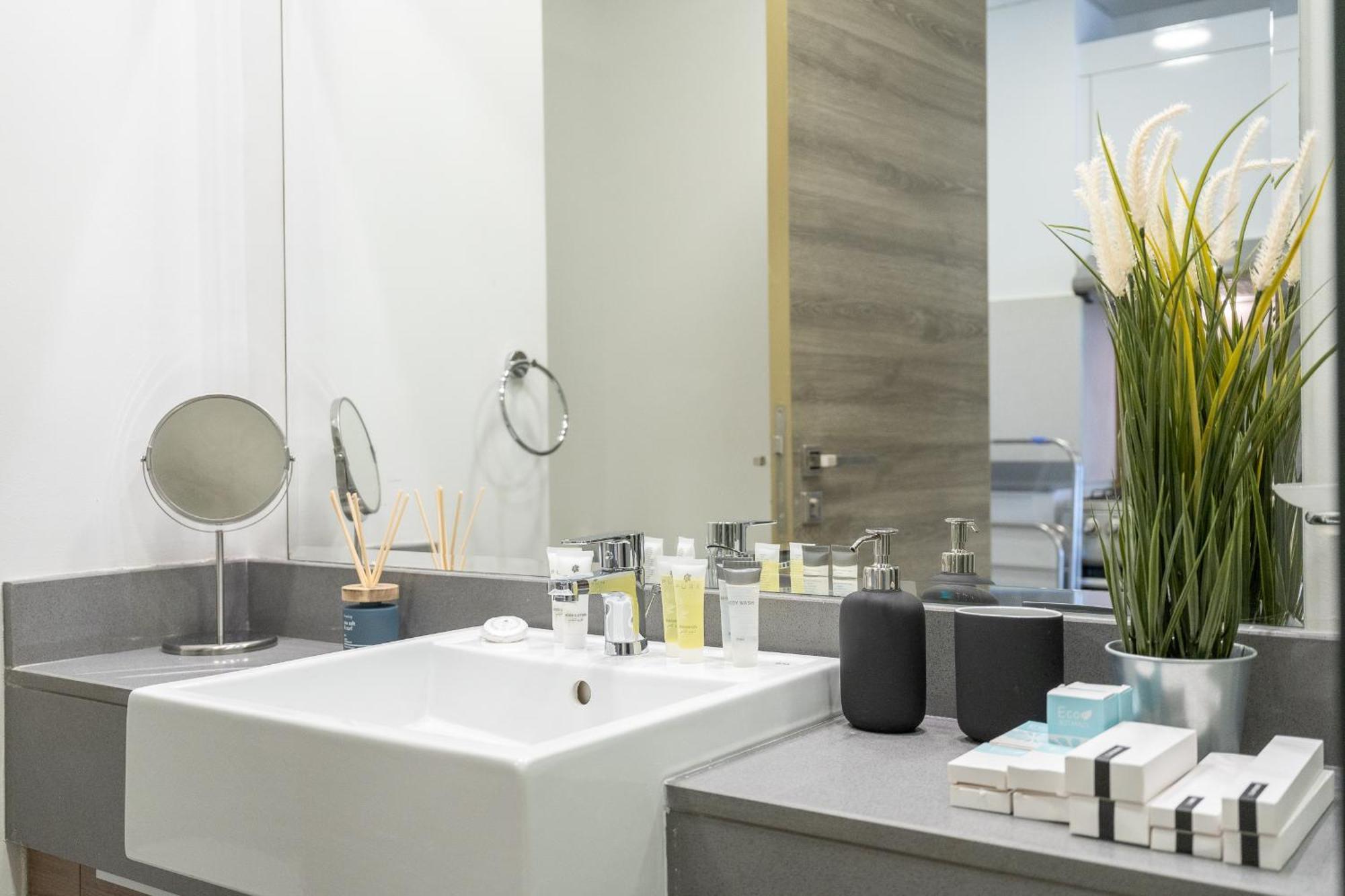 Marina & Downtown Views In Modern - Jvc Apartamento Dubái