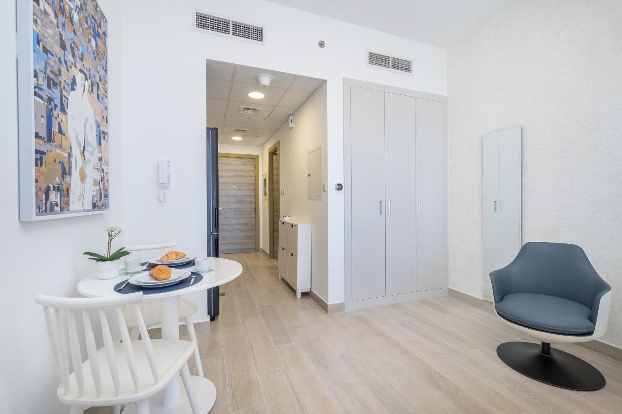 Marina & Downtown Views In Modern - Jvc *