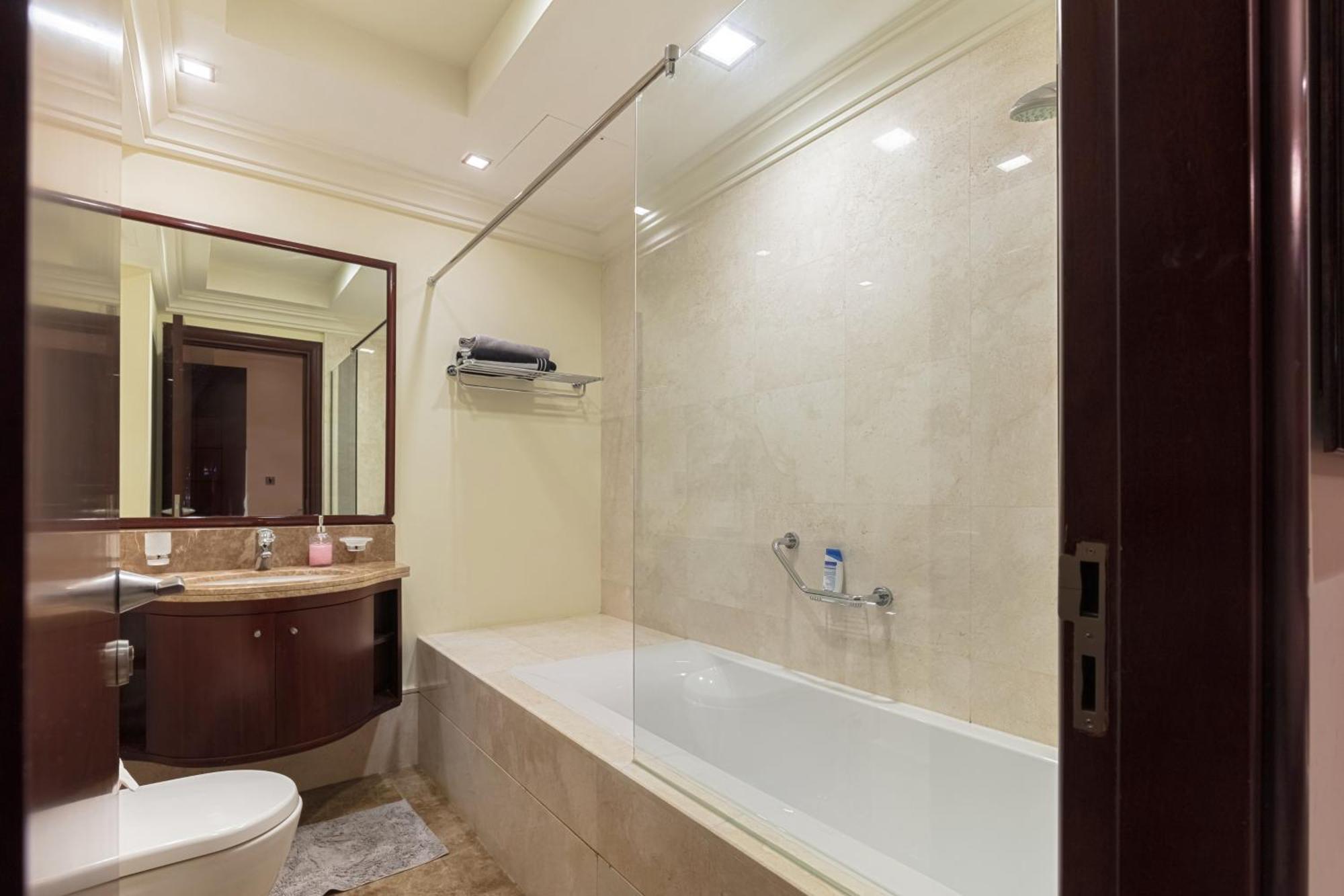 Spacious 2-bedroom Beachfront With Pool Appartement Dubai
