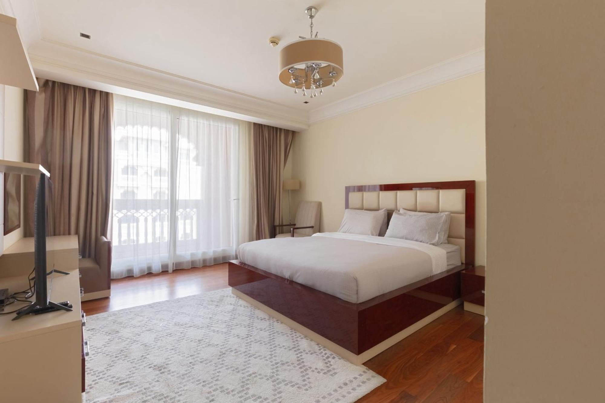 Appartement Spacious 2-bedroom Beachfront With Pool