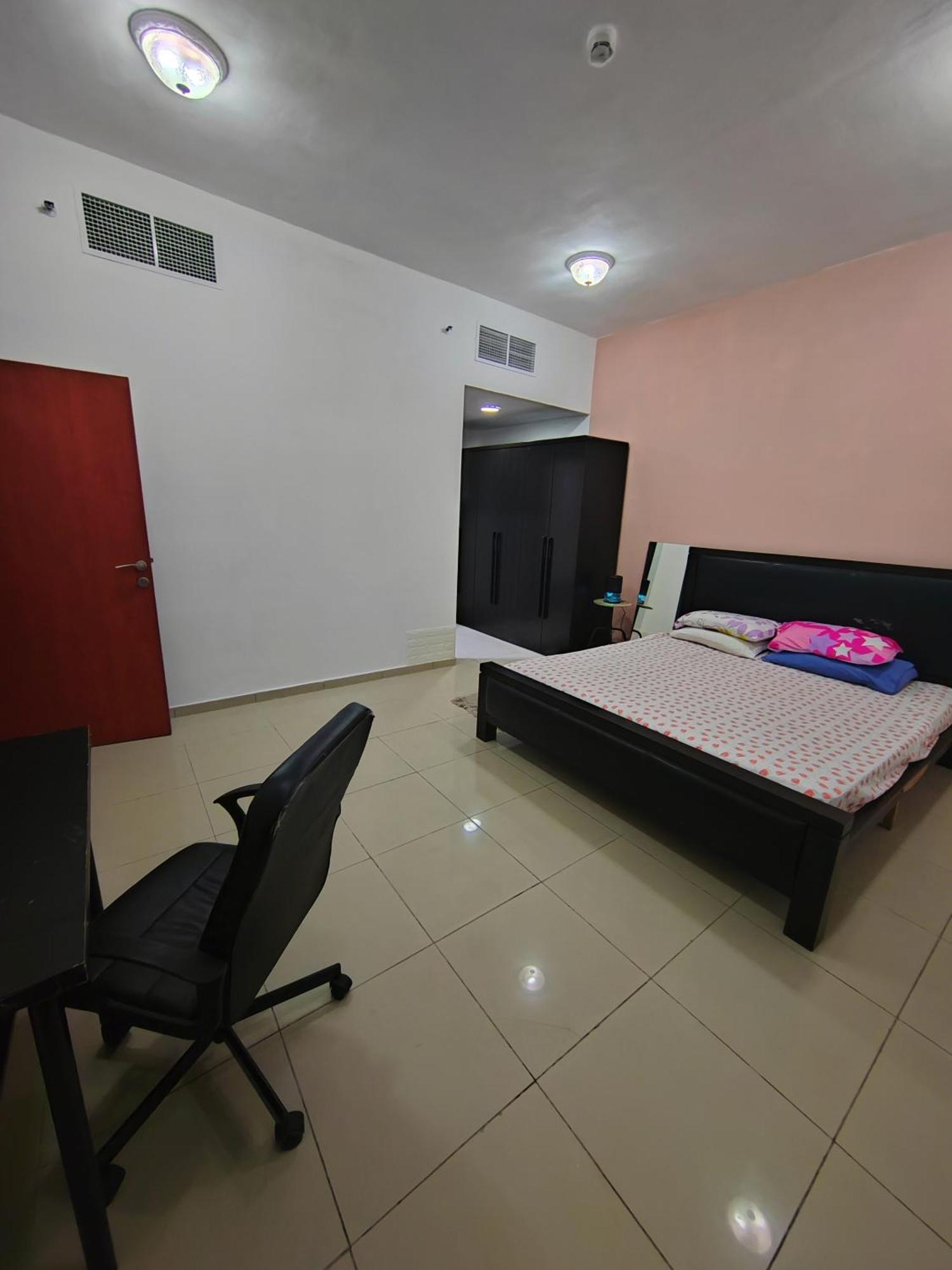 Habitación en casa particular Private Master Marina Next To Marriott Dubái