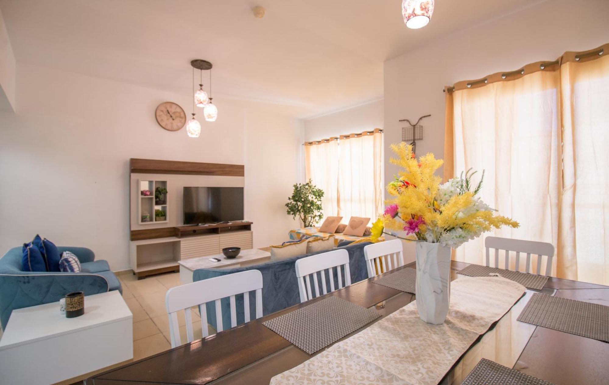 Spacious 4 Bedroom In Jbr, 5-min Walk To The Beach, Marina Views Dubái