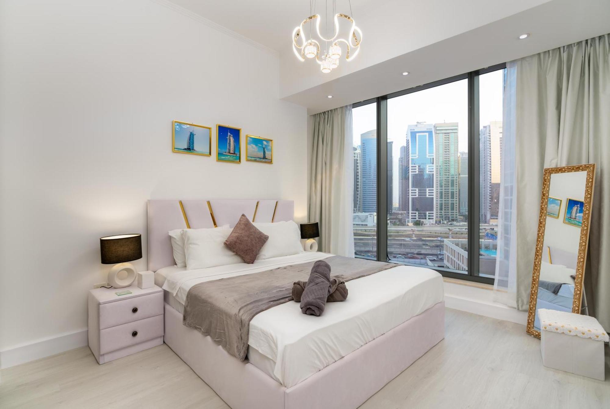 White Sage Opulence At Silverene Towers 1br Marina *