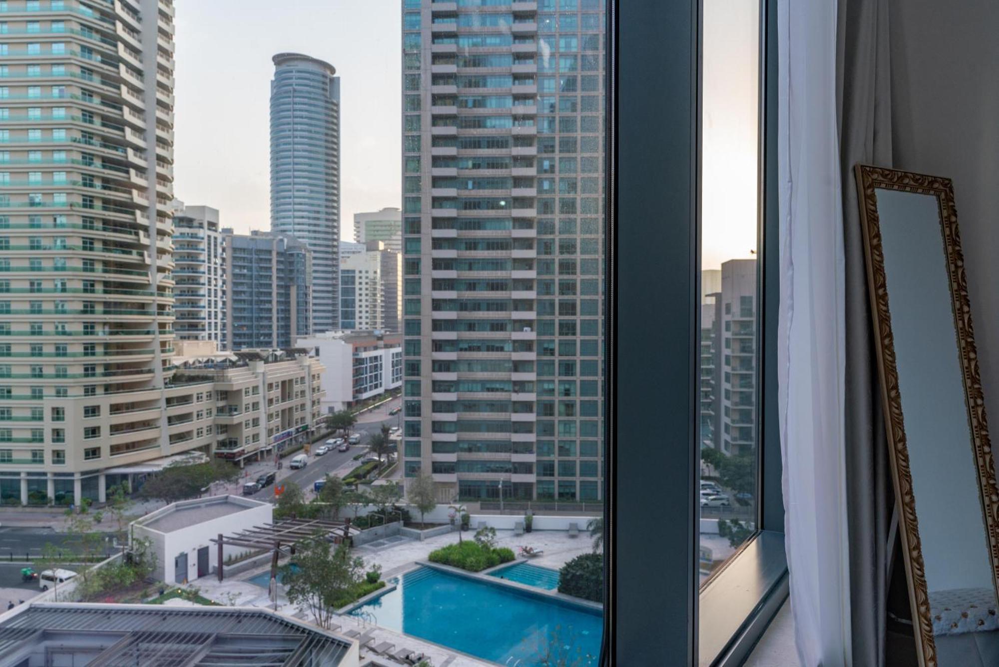 White Sage Opulence At Silverene Towers 1br Marina * Dubaï