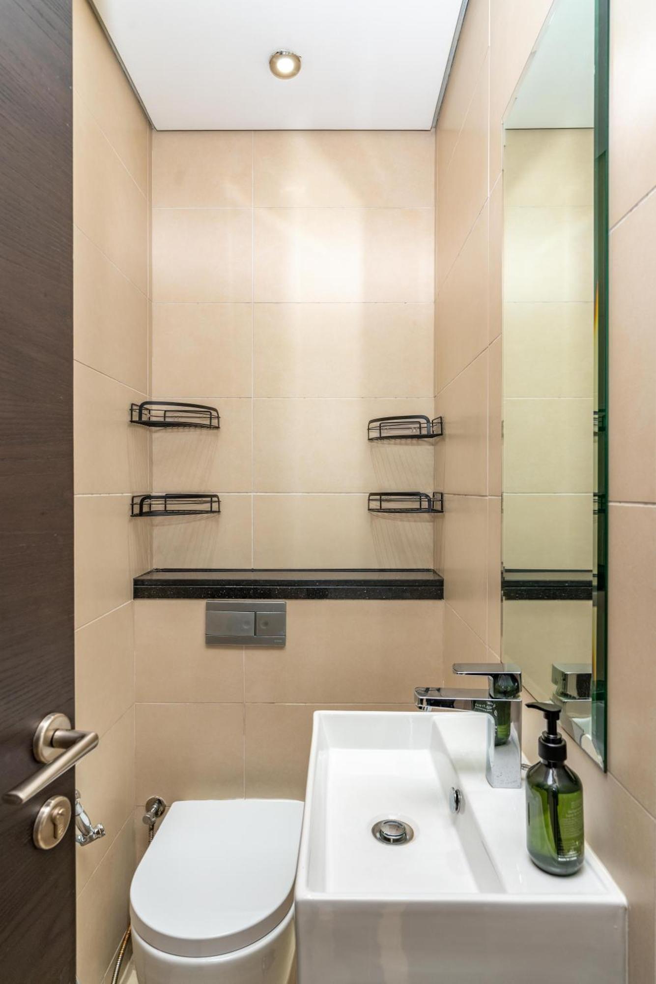 White Sage Opulence At Silverene Towers 1br Marina