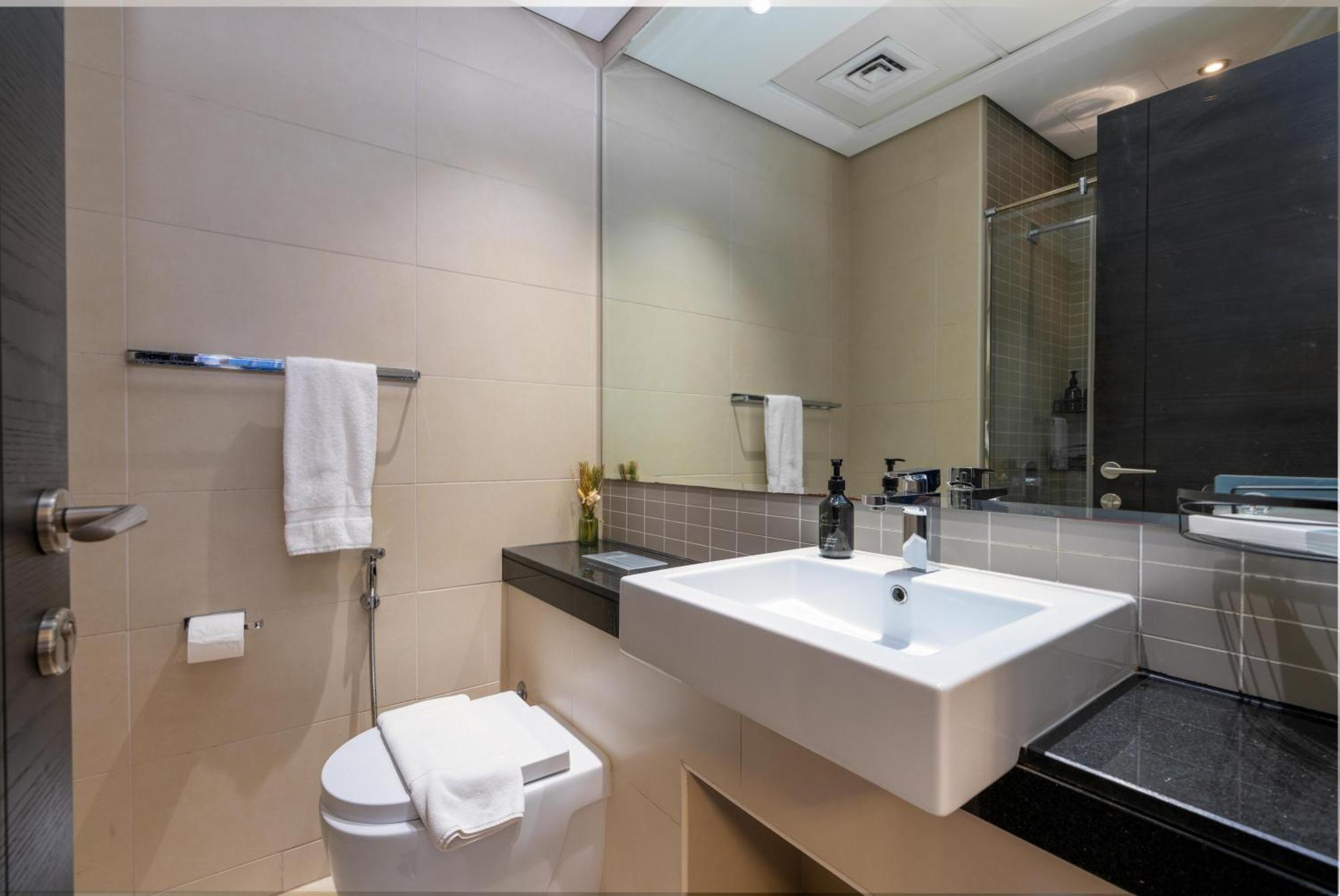 White Sage Opulence At Silverene Towers 1br Marina Dubaï