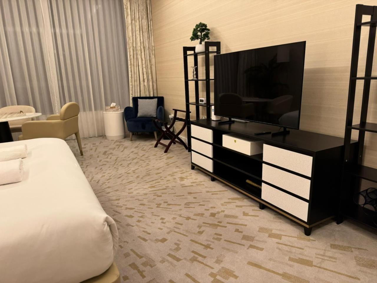 Palm Tower Where Luxury & View Meet In One Place * Dubai