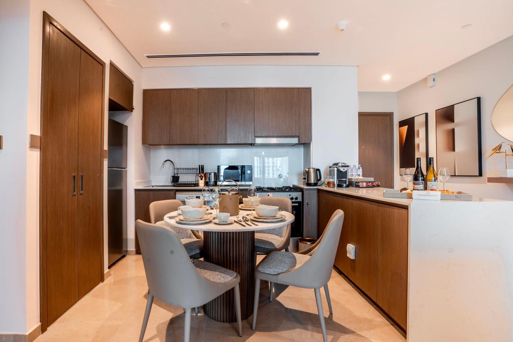 Modern 1-bedroom In Downtown Near Mall & Burj Khalifa Apartemen *