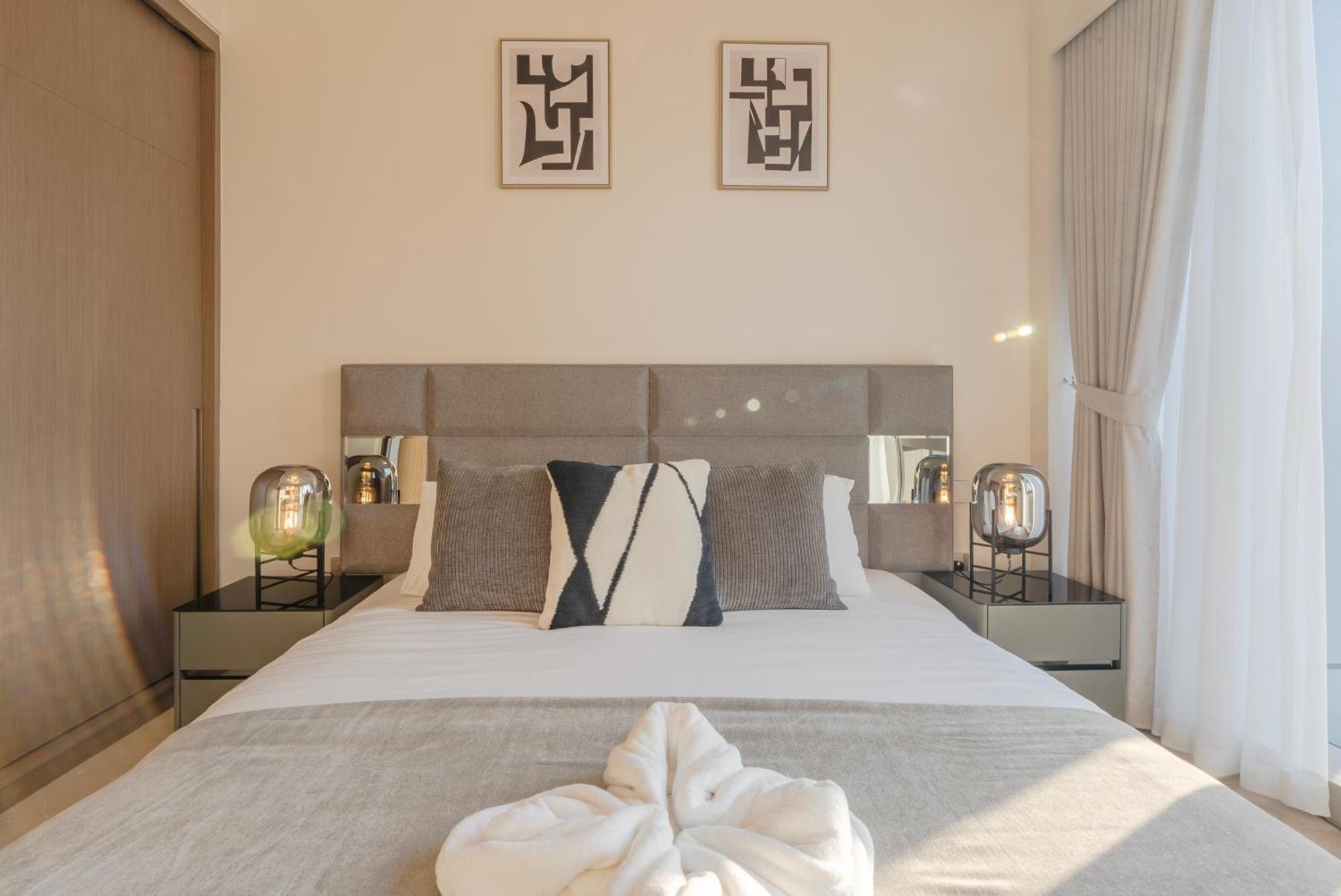 Downtown Luxury - Elegant 1-bedroom - 5 Minutes Walk To Mall Apartament *